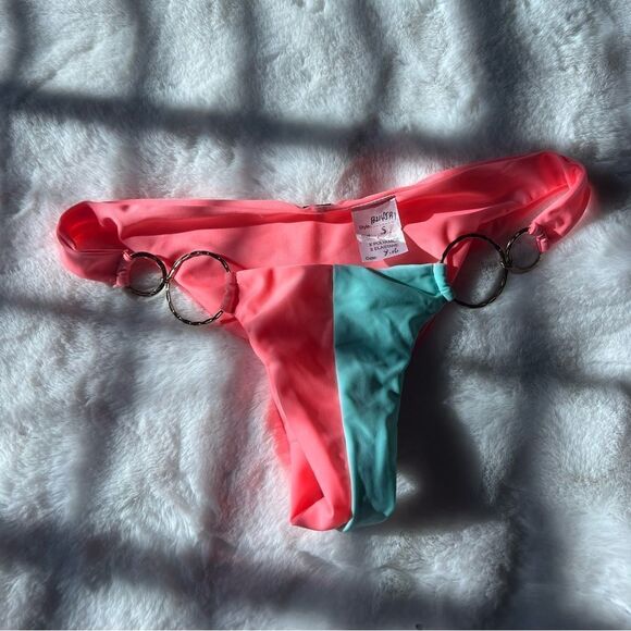 BEACH BUNNY SKIMPY BOTTOMS. - Picture 1 of 4